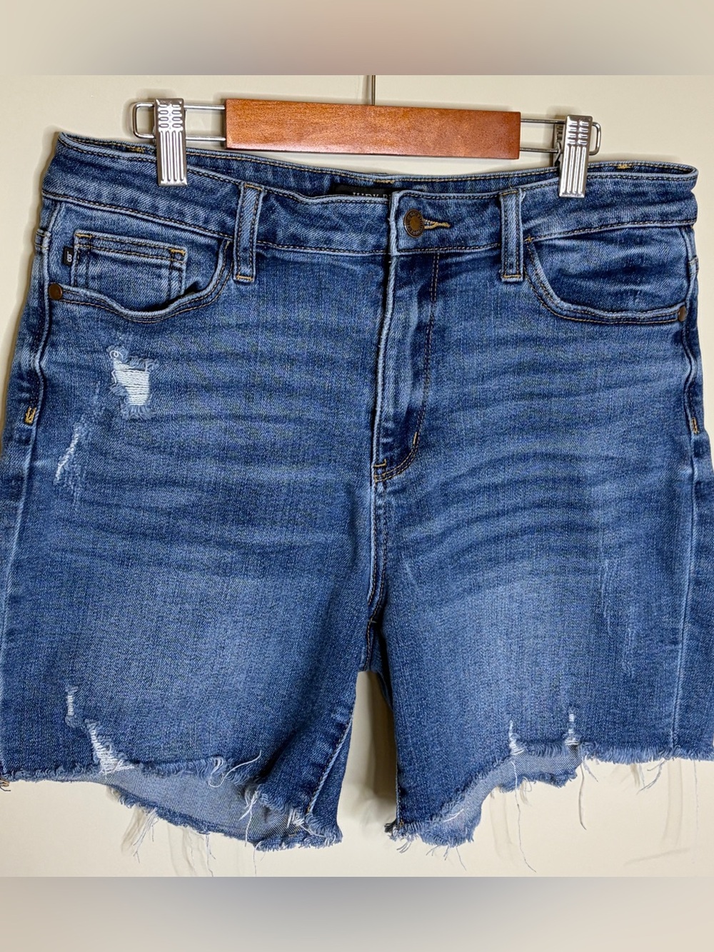 Judy Blue Jean Shorts Size Large - Picture 2 of 9
